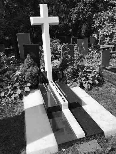 Иллюстрация к книге — Музеи смерти. Парижские и московские кладбища [i_124.jpg]