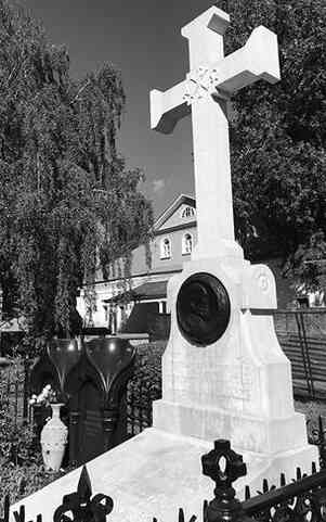 Иллюстрация к книге — Музеи смерти. Парижские и московские кладбища [i_131.jpg]