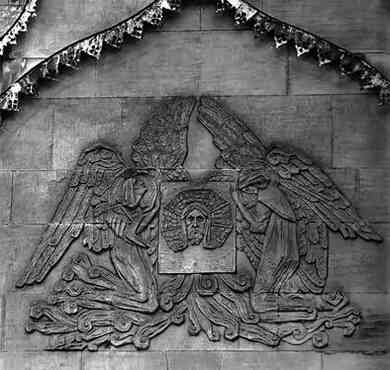 Иллюстрация к книге — Музеи смерти. Парижские и московские кладбища [i_138.jpg]