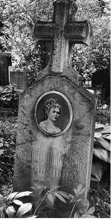 Иллюстрация к книге — Музеи смерти. Парижские и московские кладбища [i_140.jpg]