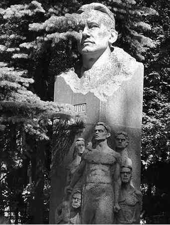 Иллюстрация к книге — Музеи смерти. Парижские и московские кладбища [i_150.jpg]