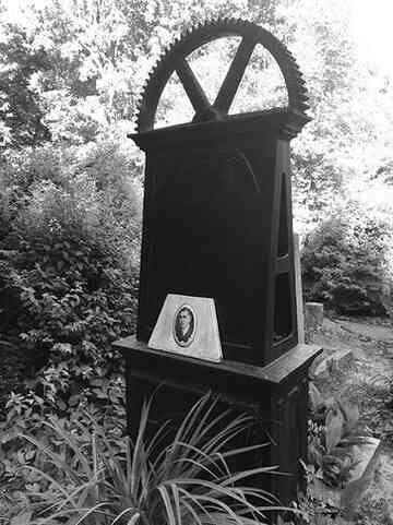 Иллюстрация к книге — Музеи смерти. Парижские и московские кладбища [i_157.jpg]