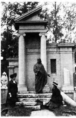 Иллюстрация к книге — Музеи смерти. Парижские и московские кладбища [i_169.jpg]