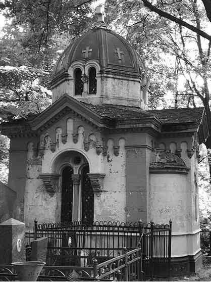 Иллюстрация к книге — Музеи смерти. Парижские и московские кладбища [i_174.jpg]