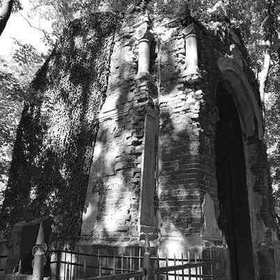 Иллюстрация к книге — Музеи смерти. Парижские и московские кладбища [i_181.jpg]