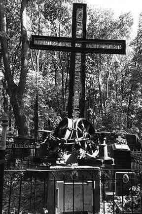 Иллюстрация к книге — Музеи смерти. Парижские и московские кладбища [i_187.jpg]