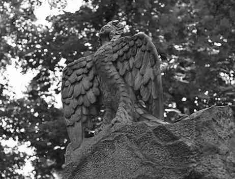 Иллюстрация к книге — Музеи смерти. Парижские и московские кладбища [i_194.jpg]