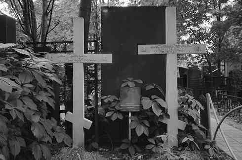 Иллюстрация к книге — Музеи смерти. Парижские и московские кладбища [i_196.jpg]