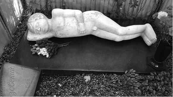 Иллюстрация к книге — Музеи смерти. Парижские и московские кладбища [i_205.jpg]