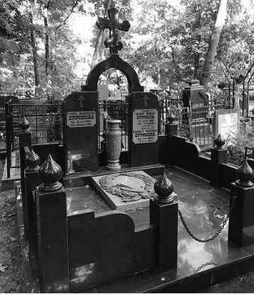 Иллюстрация к книге — Музеи смерти. Парижские и московские кладбища [i_209.jpg]