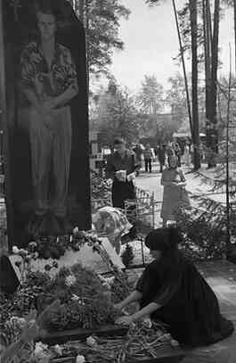 Иллюстрация к книге — Музеи смерти. Парижские и московские кладбища [i_254.jpg]