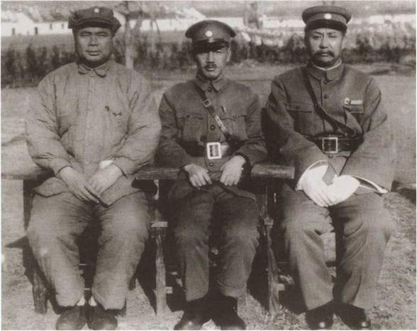 Иллюстрация к книге — Чан Кайши [i_023.jpg]