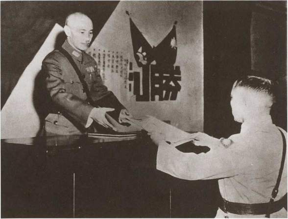 Иллюстрация к книге — Чан Кайши [i_048.jpg]