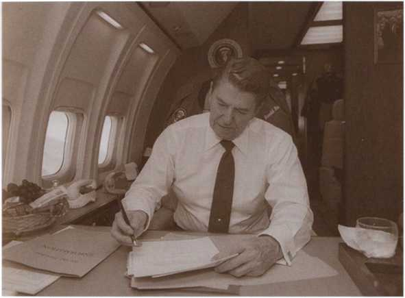 Иллюстрация к книге — Рейган [i_028.jpg]