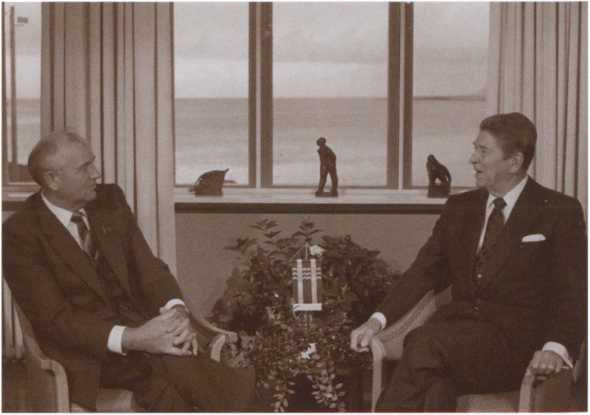 Иллюстрация к книге — Рейган [i_046.jpg]