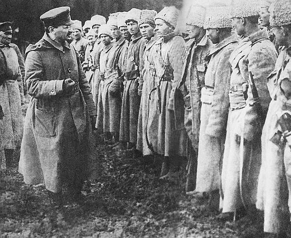 Иллюстрация к книге — Лев Троцкий. Большевик. 1917–1923 [i_008.jpg]