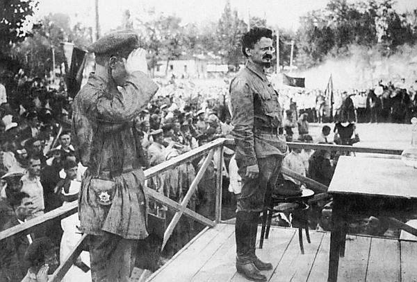 Иллюстрация к книге — Лев Троцкий. Большевик. 1917–1923 [i_011.jpg]