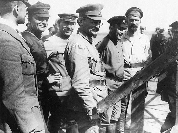 Иллюстрация к книге — Лев Троцкий. Большевик. 1917–1923 [i_012.jpg]