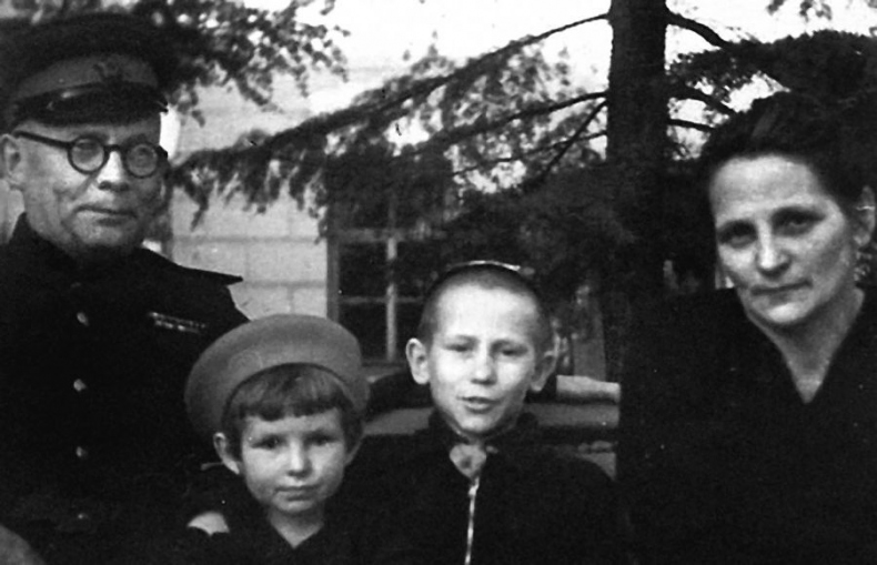 Иллюстрация к книге — Шпион и предатель. Самая громкая шпионская история времен холодной войны [i_003.jpg]