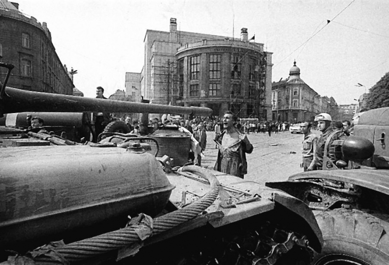 Иллюстрация к книге — Шпион и предатель. Самая громкая шпионская история времен холодной войны [i_012.jpg]