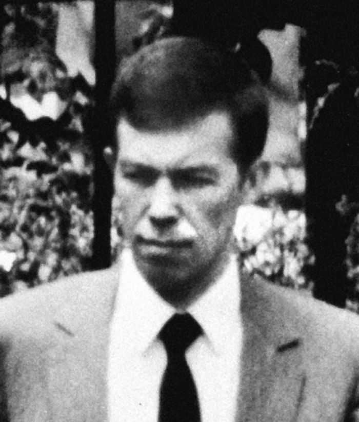 Иллюстрация к книге — Шпион и предатель. Самая громкая шпионская история времен холодной войны [i_024.jpg]