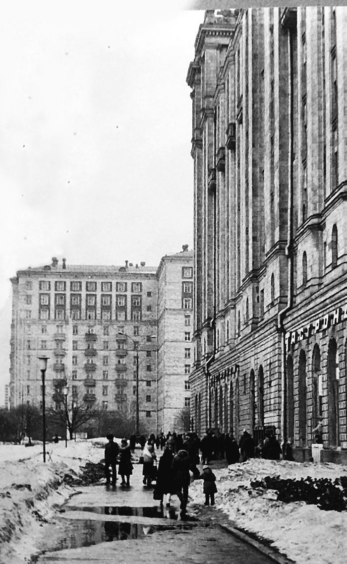 Иллюстрация к книге — Шпион и предатель. Самая громкая шпионская история времен холодной войны [i_033.jpg]