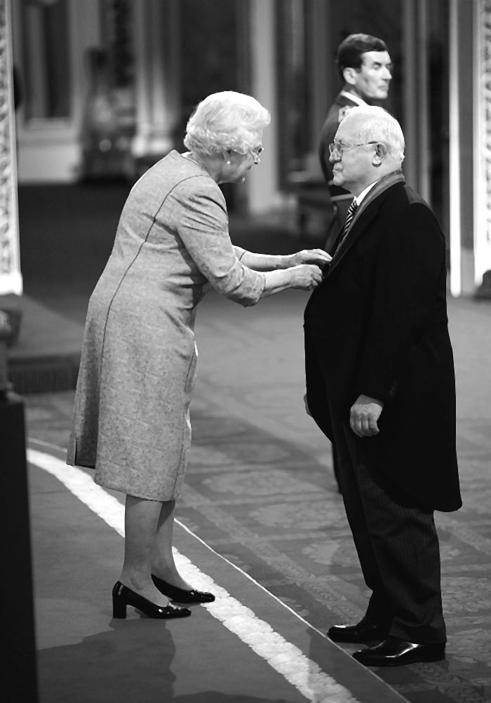 Иллюстрация к книге — Шпион и предатель. Самая громкая шпионская история времен холодной войны [i_062.jpg]