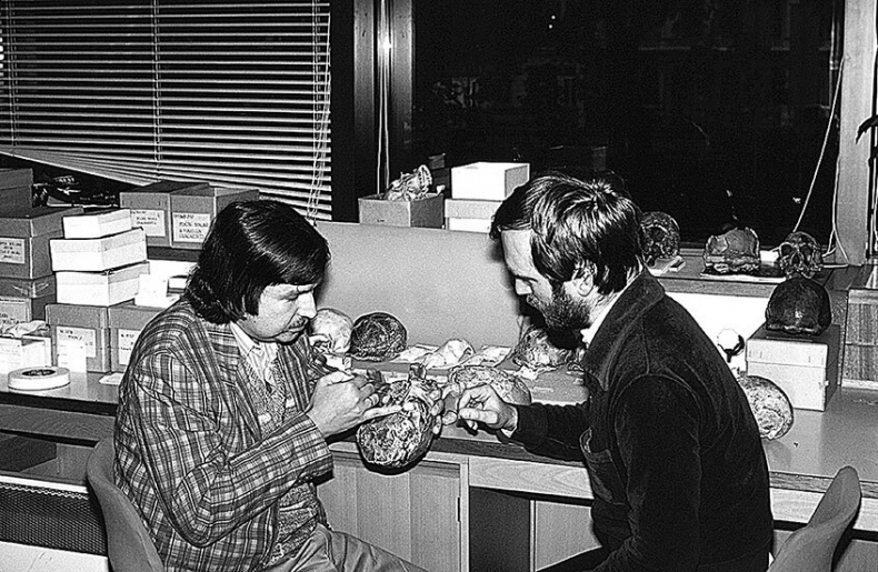 Иллюстрация к книге — Остались одни. Единственный вид людей на земле [i_008.jpg]