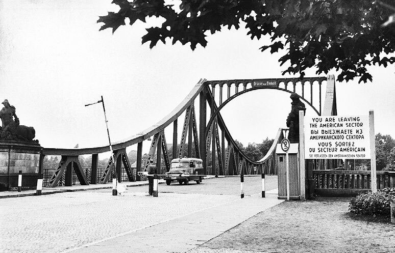 Иллюстрация к книге — Внешняя разведка СССР – России. 1946–2020 годы. История, структура и кадры [i_050.jpg]