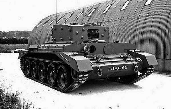 Иллюстрация к книге — Крейсерский танк Mk.VIII «Кромвель». На острие королевского меча [i_015.jpg]