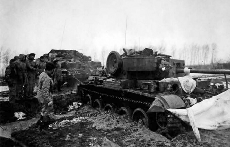 Иллюстрация к книге — Крейсерский танк Mk.VIII «Кромвель». На острие королевского меча [i_070.jpg]