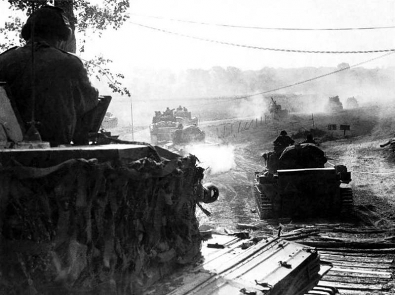 Иллюстрация к книге — Крейсерский танк Mk.VIII «Кромвель». На острие королевского меча [i_078.jpg]