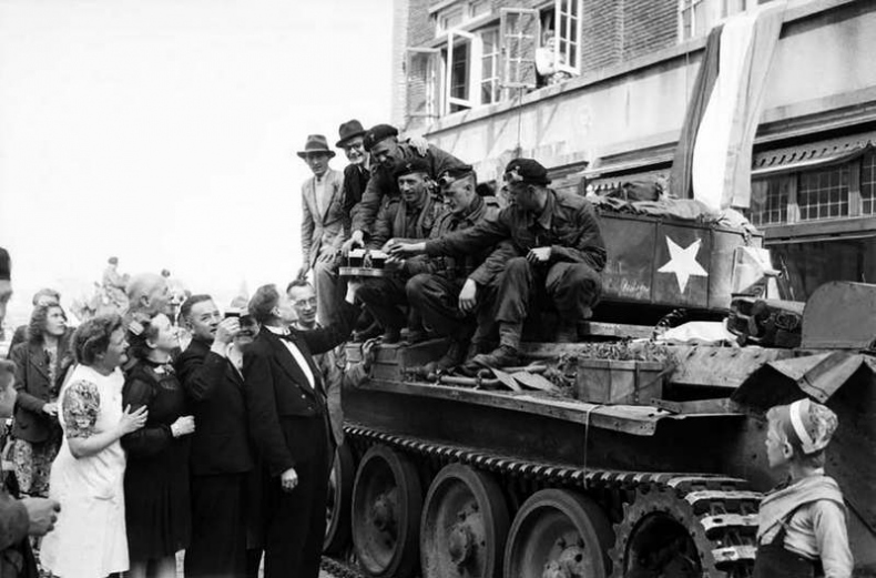 Иллюстрация к книге — Крейсерский танк Mk.VIII «Кромвель». На острие королевского меча [i_081.jpg]