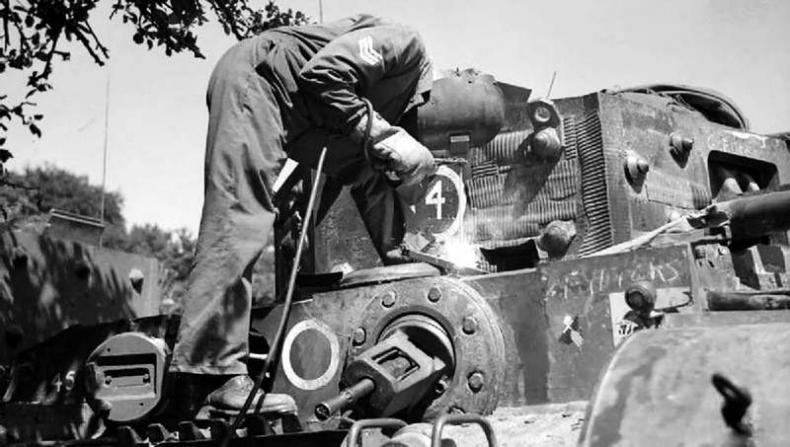 Иллюстрация к книге — Крейсерский танк Mk.VIII «Кромвель». На острие королевского меча [i_084.jpg]