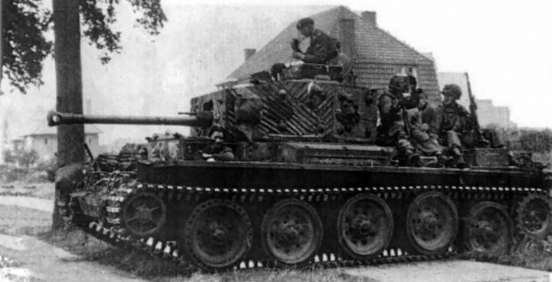 Иллюстрация к книге — Крейсерский танк Mk.VIII «Кромвель». На острие королевского меча [i_145.jpg]