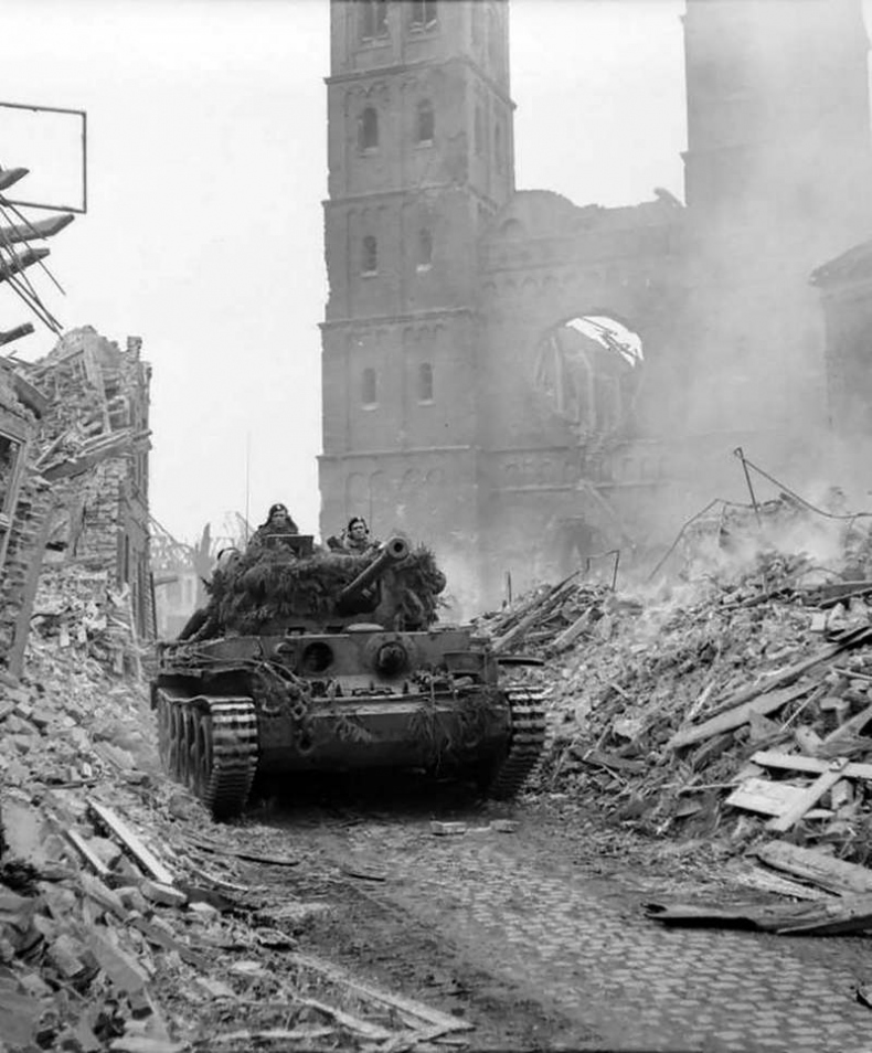 Иллюстрация к книге — Крейсерский танк Mk.VIII «Кромвель». На острие королевского меча [i_147.jpg]