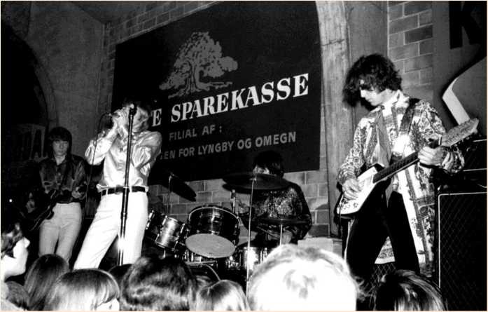 Иллюстрация к книге — Свет и Тень. Разговоры с Джимми Пейджем [i_016.jpg]