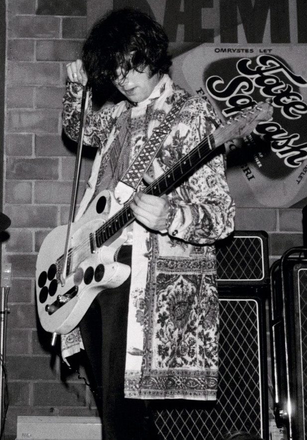 Иллюстрация к книге — Свет и Тень. Разговоры с Джимми Пейджем [i_022.jpg]