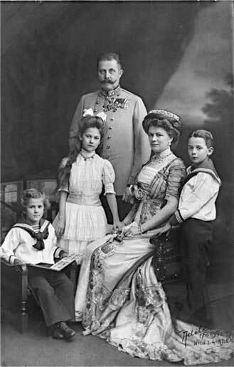 Иллюстрация к книге — Гитлер и Габсбурги. Месть фюрера правящему дому Австрии [i_008.jpg]