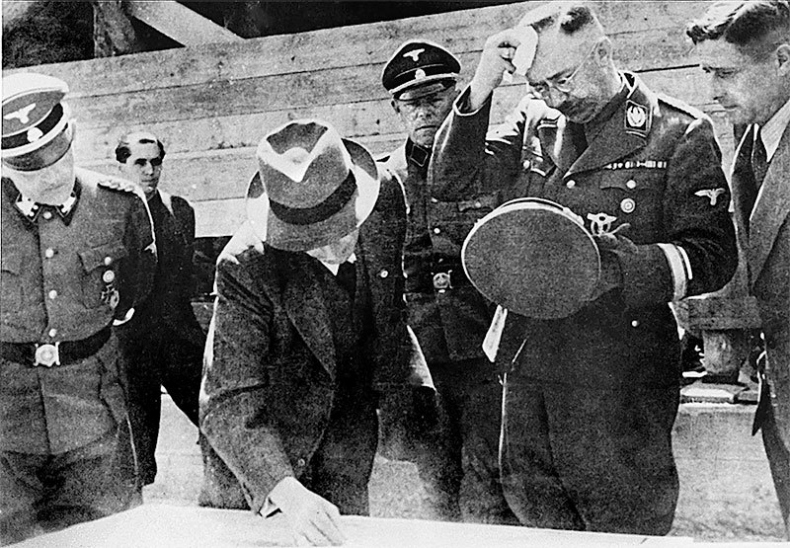 Иллюстрация к книге — Жизнь и смерть в аушвицком аду [i_038.jpg]