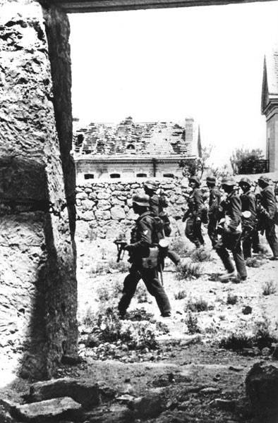 Иллюстрация к книге — Фронт за линией фронта. Партизанская война 1939–1945 гг. [i_015.jpg]