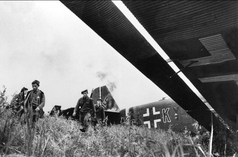 Иллюстрация к книге — Фронт за линией фронта. Партизанская война 1939–1945 гг. [i_027.jpg]