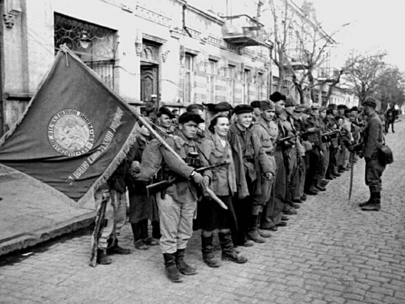 Иллюстрация к книге — Фронт за линией фронта. Партизанская война 1939–1945 гг. [i_032.jpg]