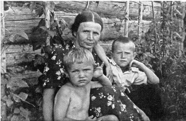 Иллюстрация к книге — Далёкие милые были [i_014.jpg]