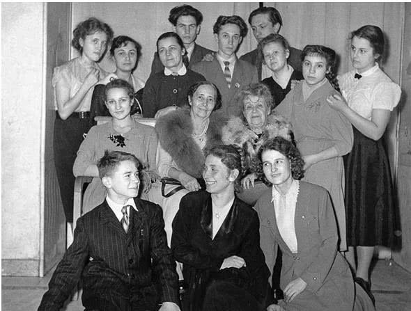 Иллюстрация к книге — Далёкие милые были [i_021.jpg]