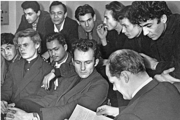 Иллюстрация к книге — Далёкие милые были [i_025.jpg]