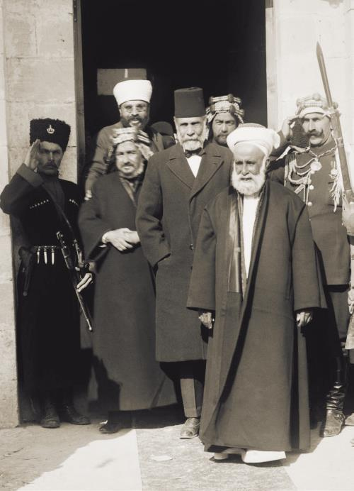 Иллюстрация к книге — Династии. Как устроена власть в современных арабских монархиях [i_020.jpg]