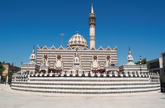 Иллюстрация к книге — Династии. Как устроена власть в современных арабских монархиях [i_030.jpg]