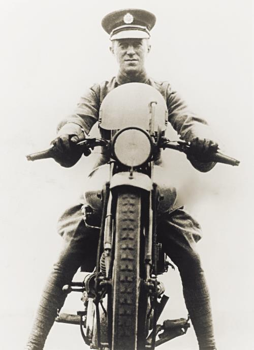 Иллюстрация к книге — Династии. Как устроена власть в современных арабских монархиях [i_038.jpg]