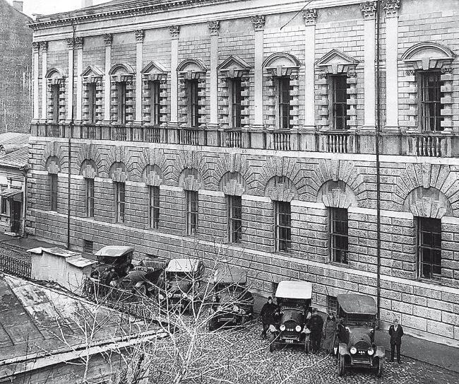 Иллюстрация к книге — Российская миссия. Забытая история о том, как Америка спасла Советский Союз от гибели [i_008.jpg]